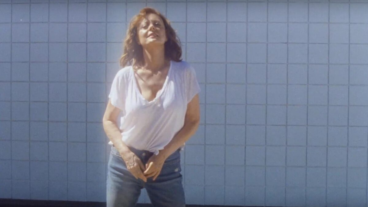 Η Σούζαν Σάραντον παίζει σε video clip και είναι απλά αδύνατον να είναι 70 χρονών