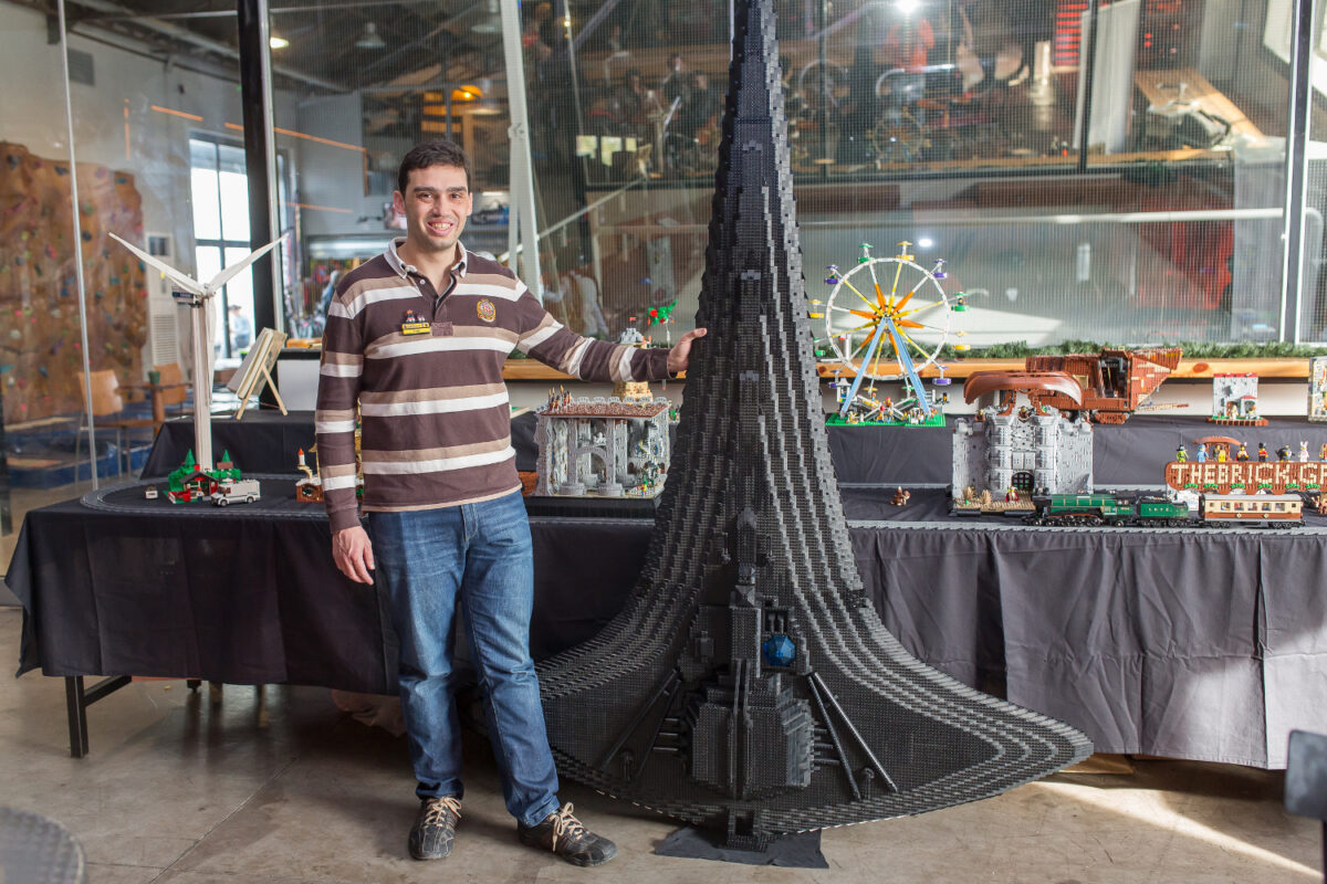 Ένα εντυπωσιακό διαστημόπλοιο από 29.000 τουβλάκια Lego