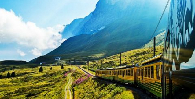 Booking.com | Το κλειδί της ευτυχίας είναι τα ταξίδια