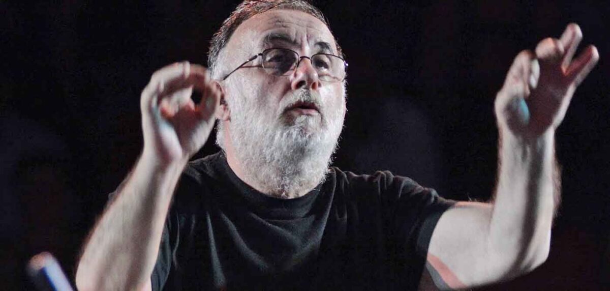 Ο Θάνος Μικρούτσικος επιστρέφει δισκογραφικά