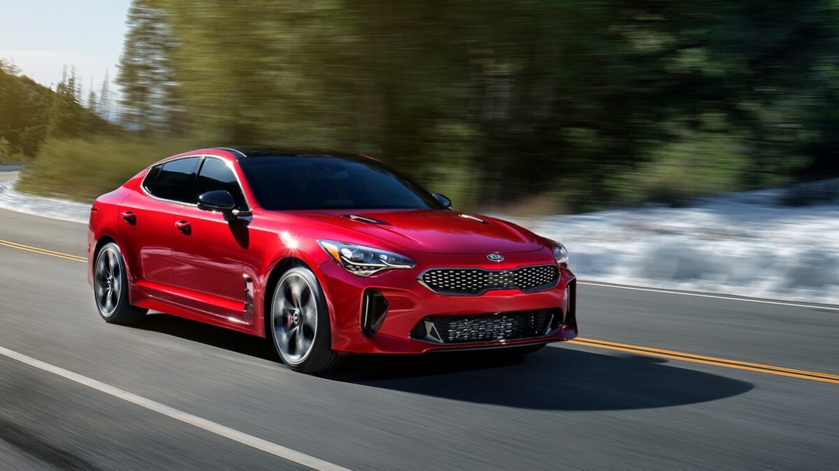 Το νέο KIA Stinger GT κλέβει την παράσταση στο Detroit! (photos)