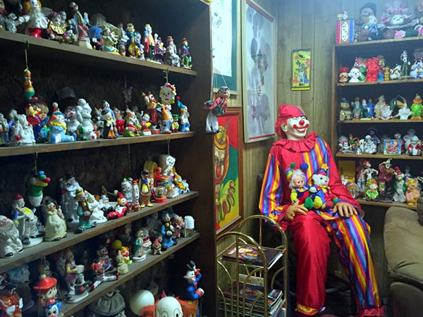 Clown motel: Κράτηση στο ξενοδοχείο του τρόμου!