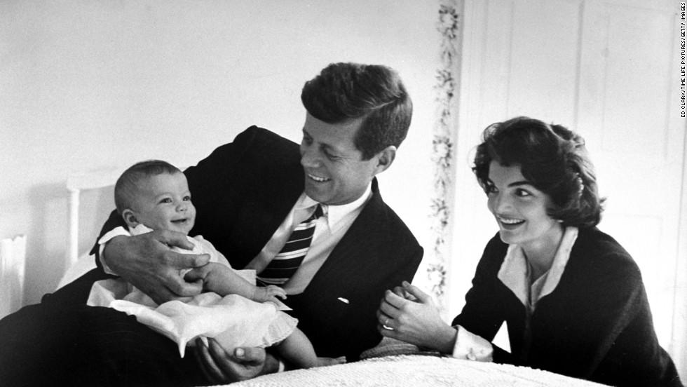 Jackie Kennedy: Aν τα θαλασσώσεις με την ανατροφή των παιδιών σου, ό,τι άλλο και να κάνεις στη ζωή σου δεν έχει σημασία...