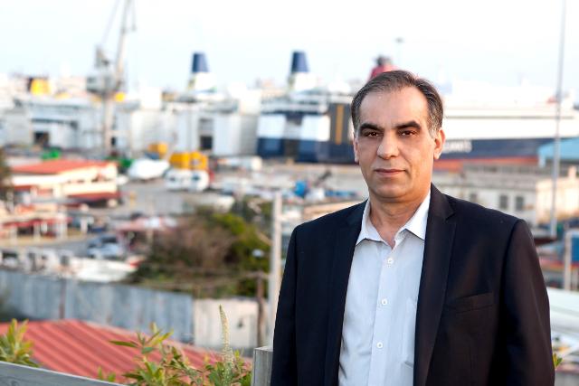 Μάθημα δημοκρατίας από τον δήμαρχο Περάματος!