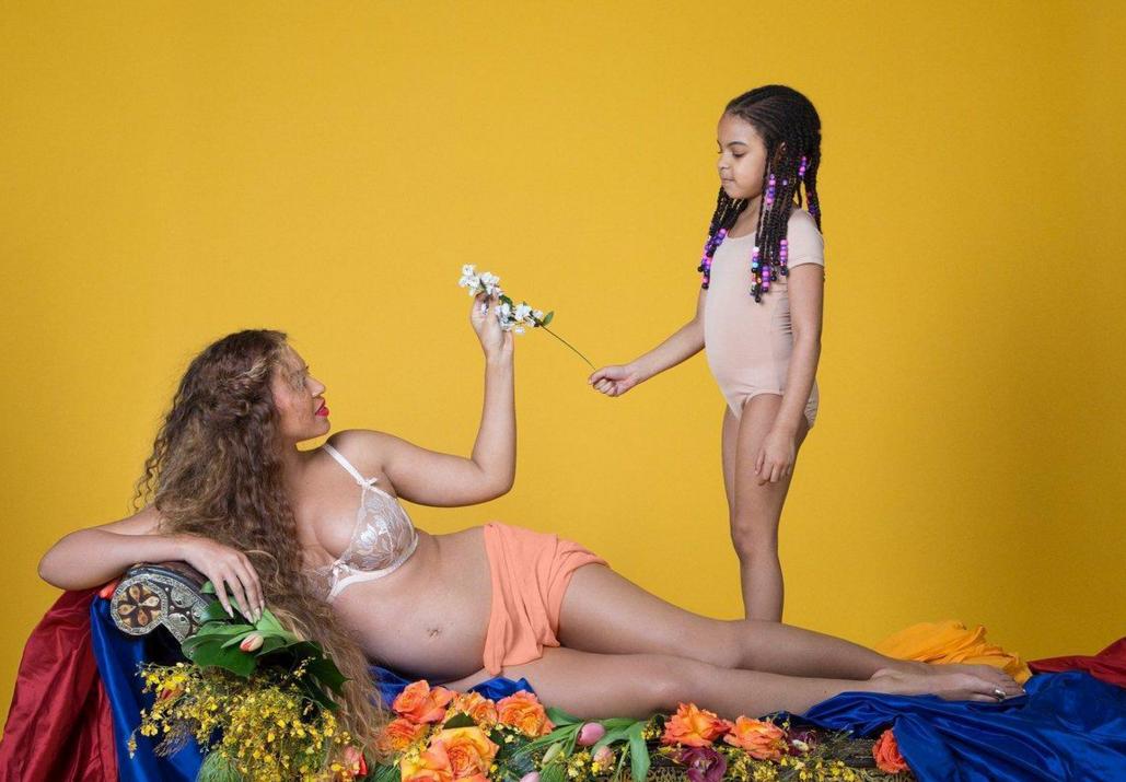Η Beyonce ποζάρει γυμνή σε προχωρημένη εγκυμοσύνη!