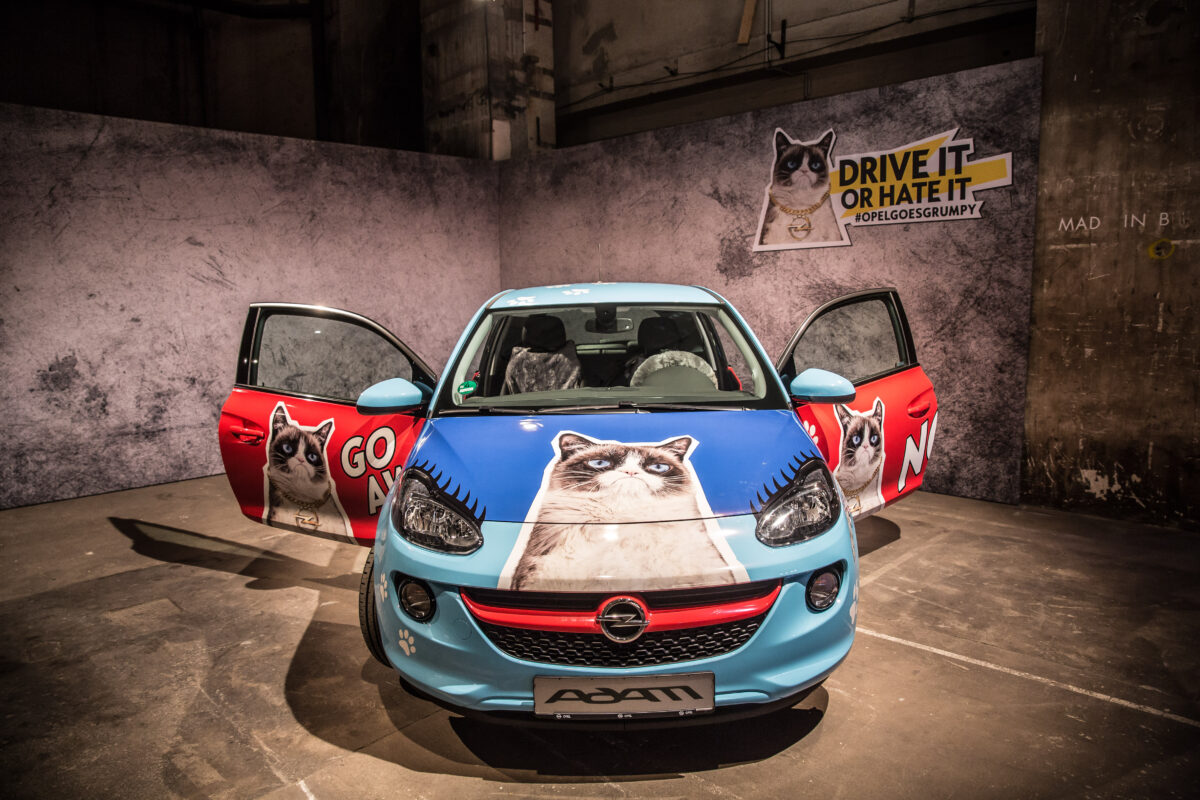 Opel και Grumpy Cat ξανά μαζί με την κόρη του Mick Jagger! (photos)