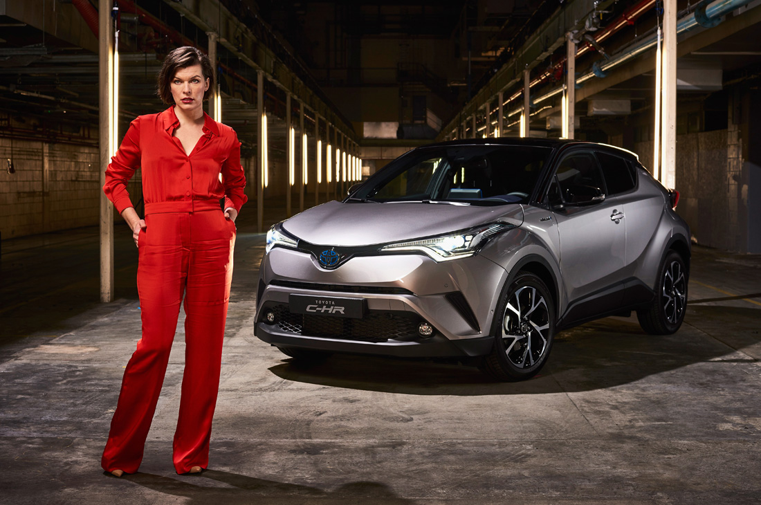 Στο τιμόνι του νέου Toyota C-HR η Μilla Jovovich! (video)