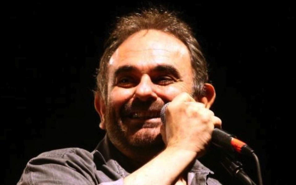 Όταν ο Σάκης Μπουλάς τραγουδούσε μοναδικά το συγκλονιστικό Caruso του Lucio Dalla...