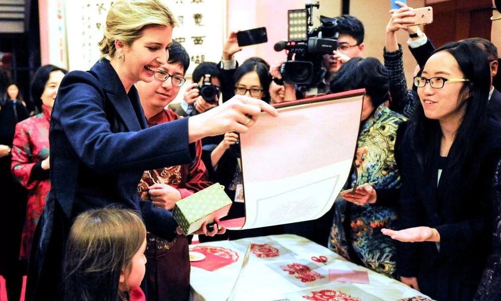 H «Ιβάνκα» βρήκε τη θέση της στις… σερβιέτες;