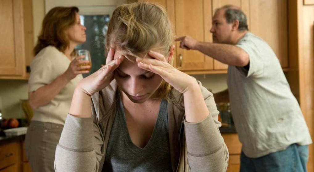 Η online δράση των γονέων «σκοτώνει» τη σχέση με τα παιδιά τους