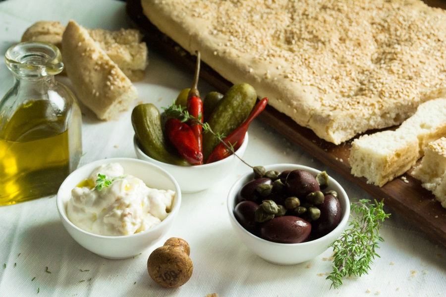 Το παραδοσιακό έθιμο της λαγάνας και η ωραιότερη συνταγή  για το τραπέζι της Καθαράς Δευτέρας