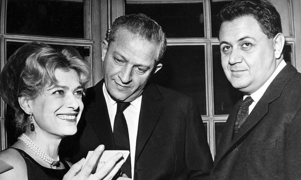 Μην τον ρωτάς τον ουρανό: Το εκπληκτικό τραγούδι του Μάνου Χατζιδάκι στα top 10 της Αμερικής 58 χρόνια μετά..