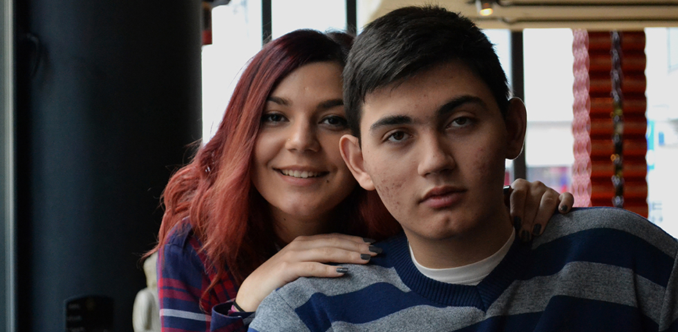 Αυτός είναι ο Κωνσταντίνος, ο μικρός μου αδερφός…