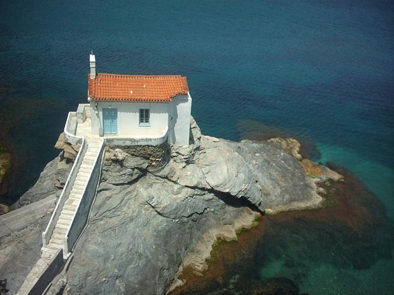 Traveller: Ξεχάστε τη Μύκονο – Αλόννησος & Άνδρος στα 10 top νησιά στην Ευρώπη!