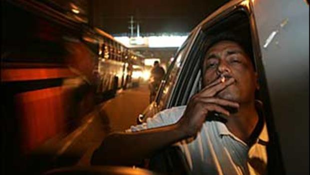 1.500 ευρώ πρόστιμο σε όποιον οδηγεί καπνίζοντας και έχει παιδιά έως 12 ετών στο αυτοκίνητο