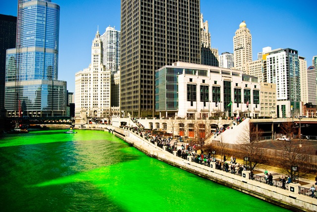 Πράσινος βάφτηκε ο ποταμός του Σικάγο