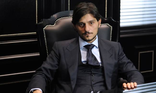 Δηλαδή εμείς είμαστε μαλ…ες;