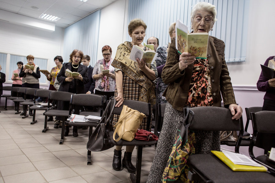 «Εξτρεμιστές» οι Μάρτυρες του Ιεχωβά – Απαγορεύτηκε η δράση τους στη Ρωσία