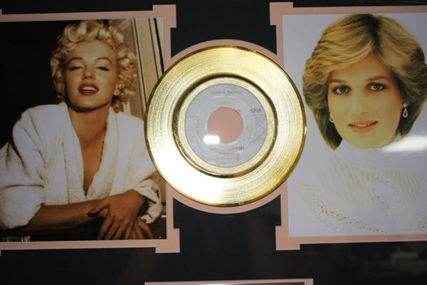 Candle In The Wind: Το συγκινητικό τραγούδι του Elton John για τη Merilyn Monroe και την Lady Diana