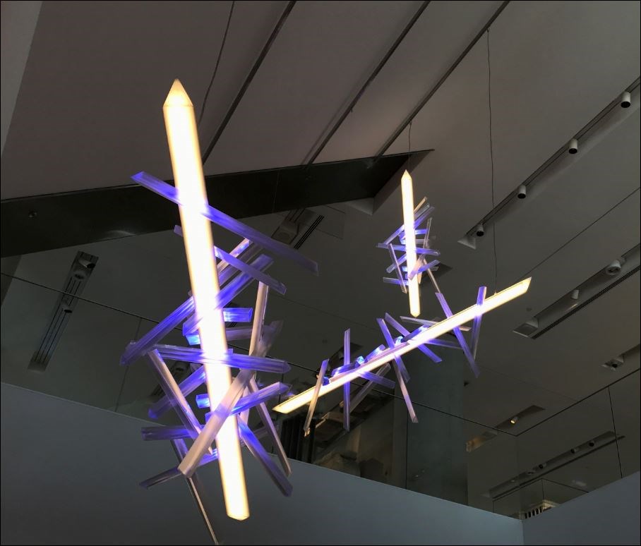 Το εντυπωσιακό γλυπτό στην είσοδο του Μουσείου της Ακρόπολης