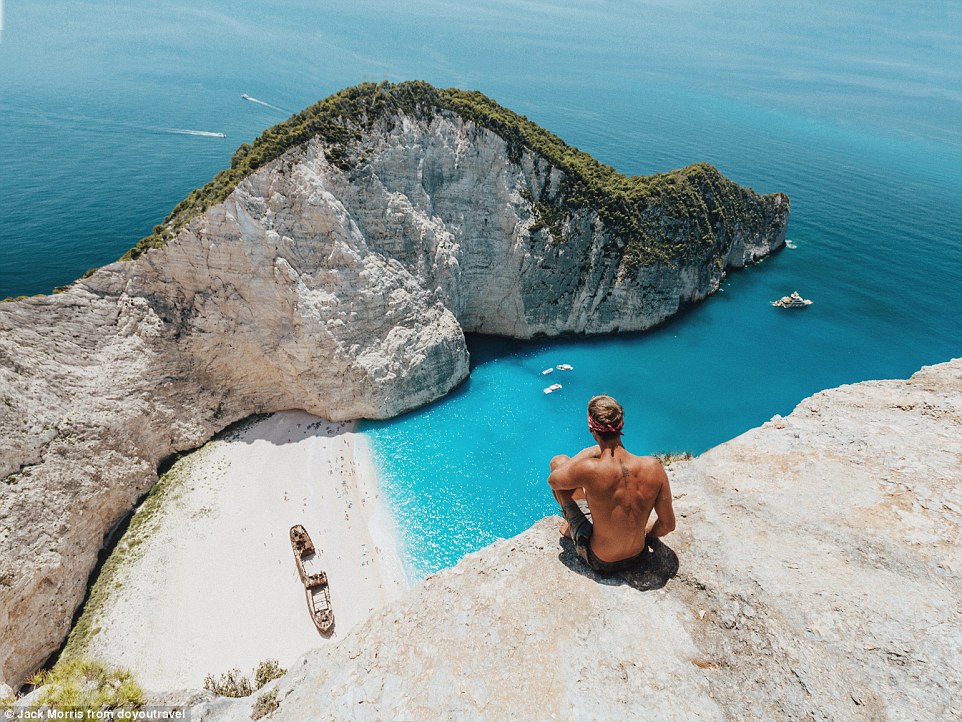 Nέοι, όμορφοι και ερωτευμένοι «τρώνε» τον κόσμο – Οι φωτογραφίες «ύμνος» για την Ελλάδα