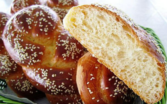 Το έθιμο, ο συμβολισμός & η πιο νόστιμη συνταγή για το τσουρέκι...