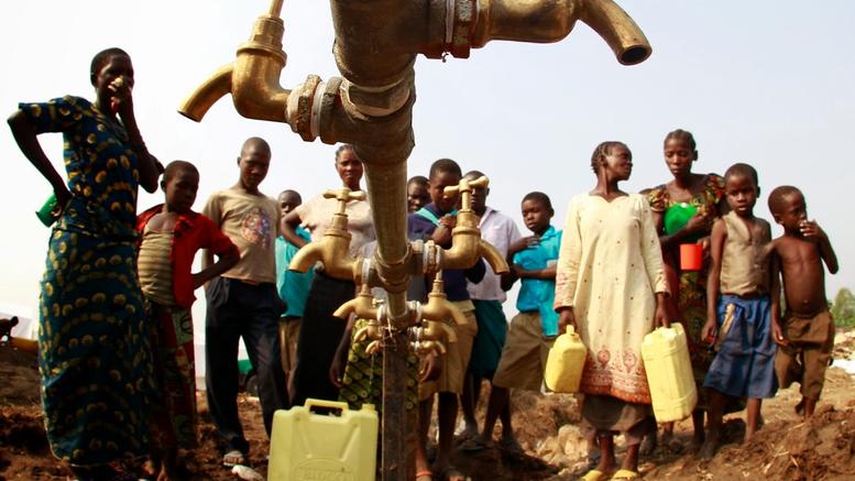 Δύο δισ. άνθρωποι πίνουν πόσιμο νερό μολυσμένο με περιττώματα