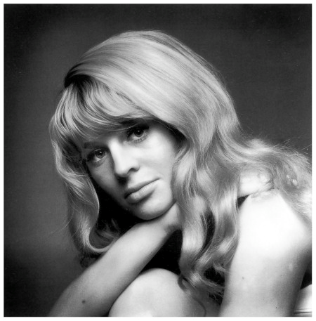 Σαν σήμερα, 14 Απριλίου:Τζούλι Κρίστι, Σιμόν ντε Μποβουάρ, Βλαντίμιρ Μαγιακόφσκι, Χέντελ και πολλά ακόμα