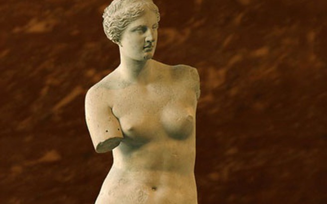 Ο δήμαρχος Μήλου θέλει να φέρει την Αφροδίτη από το Λούβρο στο νησί της