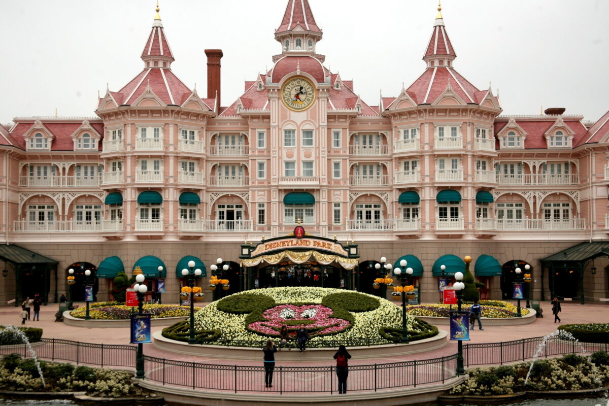 Disneyland: 25 χρόνια μεγάλης επιχειρηματικής διάκρισης