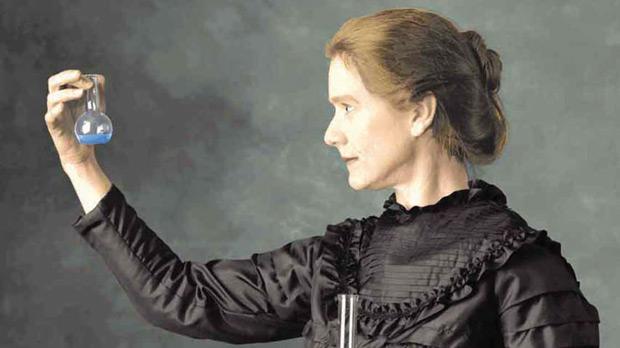 Αϊνστάιν για Μαρία Κιουρί:Απ`όσες προσωπικότητες έχω γνωρίσει, είναι η μόνη που δεν την έχει διαφθείρει η διασημότητα.