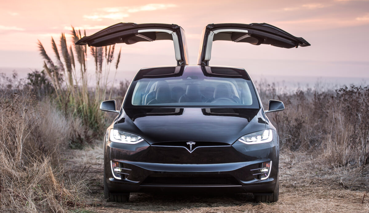 Η Tesla ανακαλεί το 70% των οχημάτων που πούλησε το 2016…