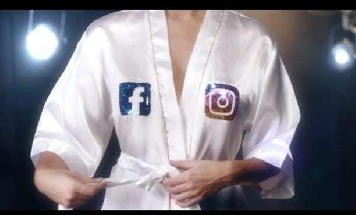 Τα στήθη τραγουδούν για καλό σκοπό!