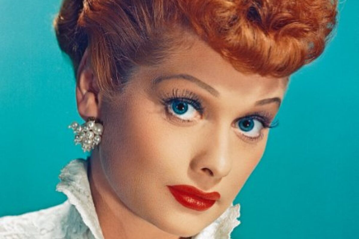 Lucille Ball:Το μυστικό της αιώνιας νιότης είναι να ζεις με εντιμότητα, να τρως αργά και να λες ψέματα για την ηλικία σου