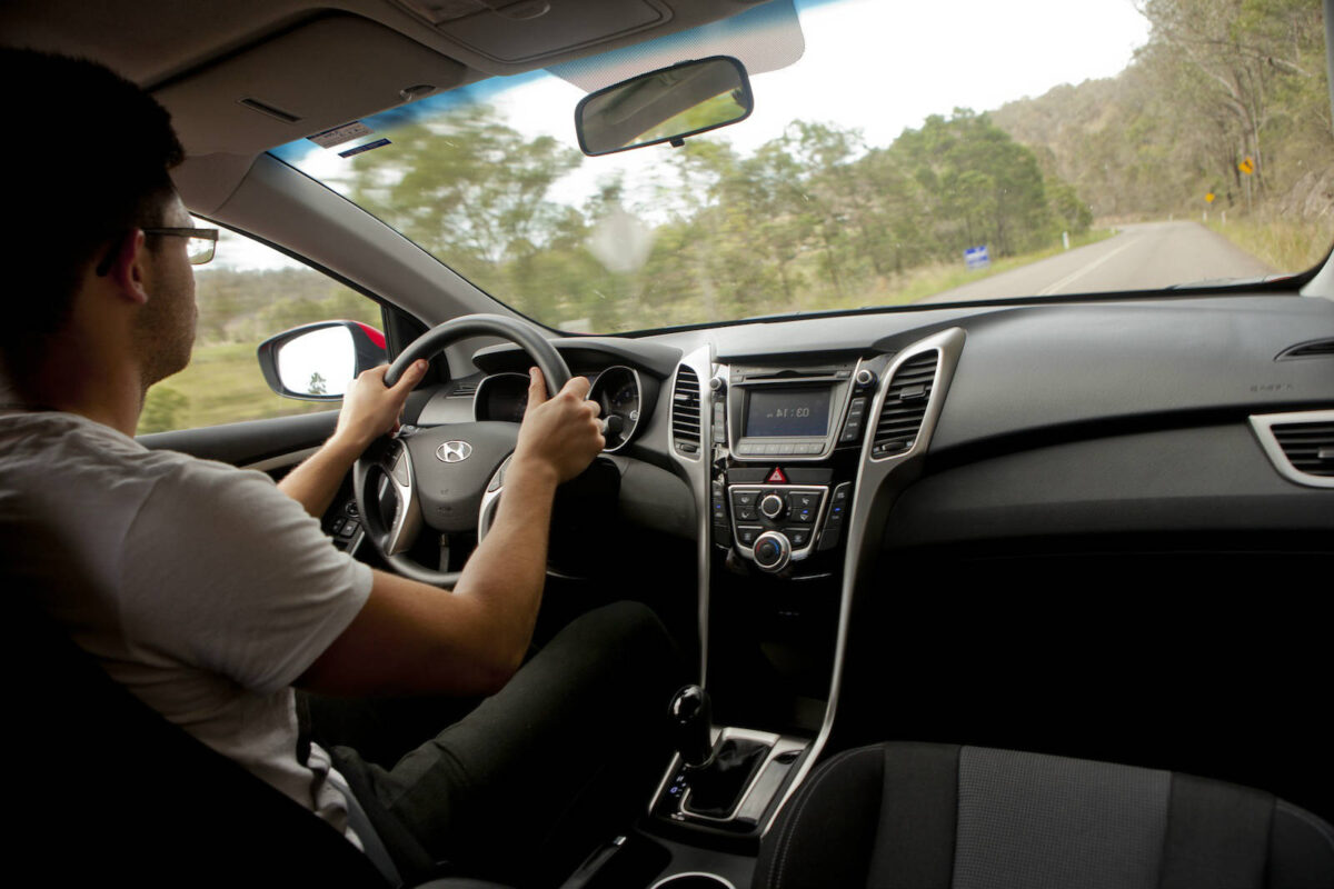 Οι Έλληνες περνάμε 13 ώρες την εβδομάδα στο αυτοκίνητο