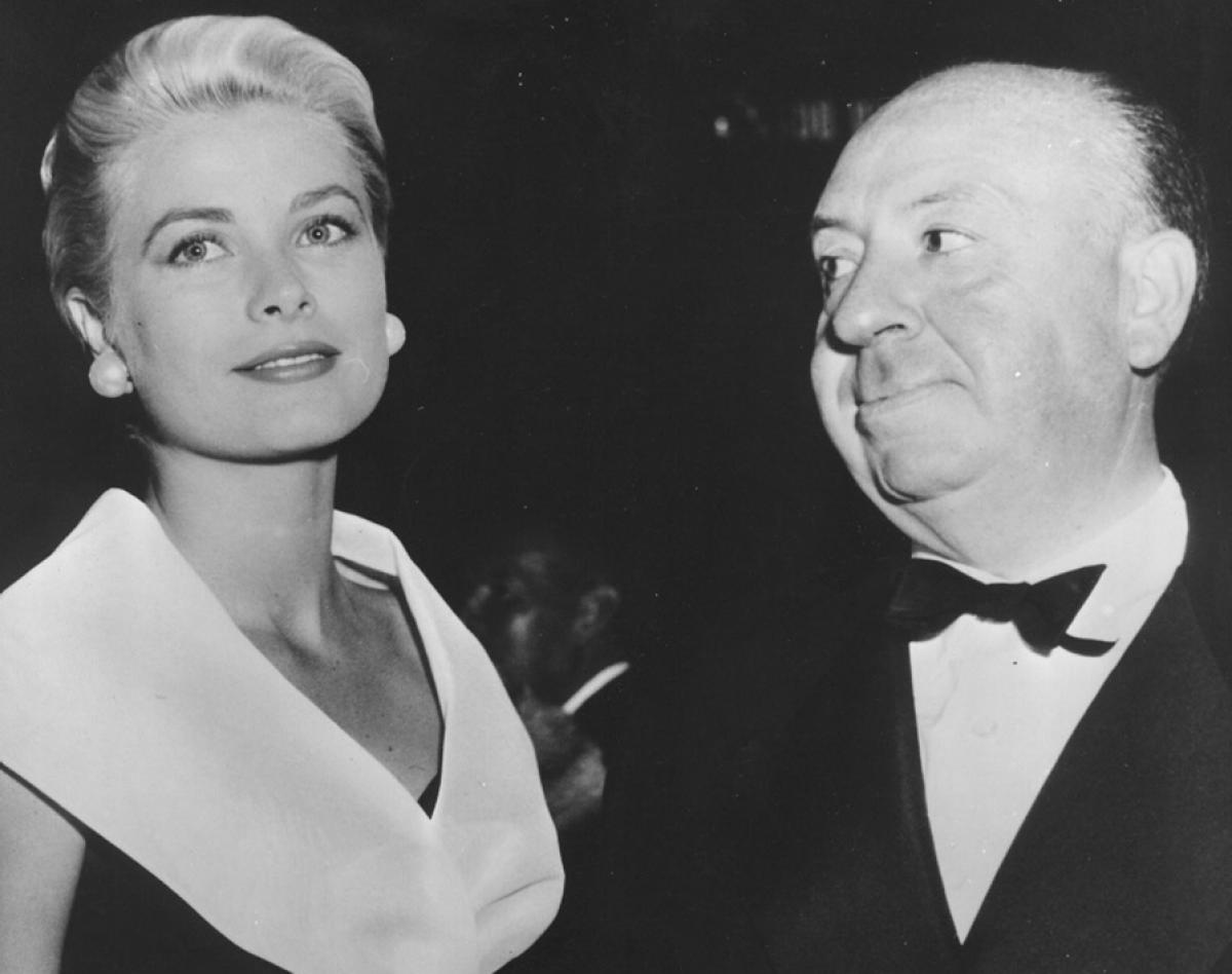 Άλφρεντ Χίτσκοκ: Η γυναίκα πρέπει να είναι σαν μια καλή ταινία τρόμου: όσο περισσότερο χώρο αφήνει για τη φαντασία μας, τόσο καλύτερα. 