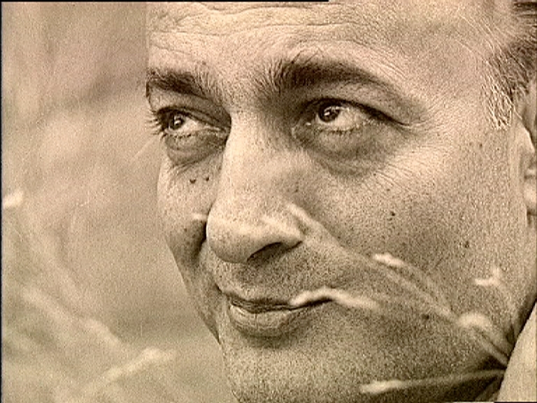 Νίκος Γκάτσος:Χάρτινο το φεγγαράκι, ψεύτικη ακρογιαλιά, αν με πίστευες λιγάκι θα `σαν όλα αληθινά