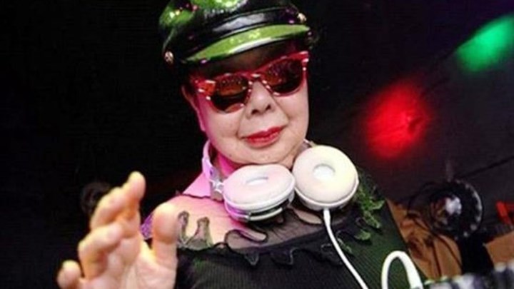 Η πιο περιζήτητη DJ στο Τόκιο είναι 82 ετών