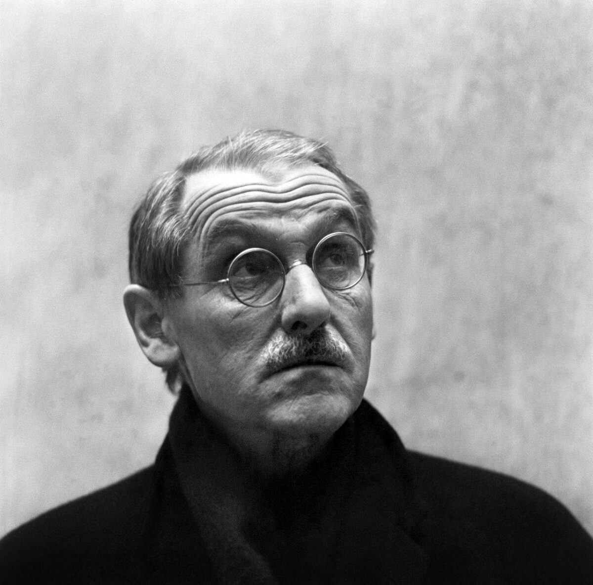 Jean Anouilh: Γιατί να διαφωνείς με μια γυναίκα; Είναι τόσο πιο απλό να περιμένεις ν’ αλλάξει γνώμη…