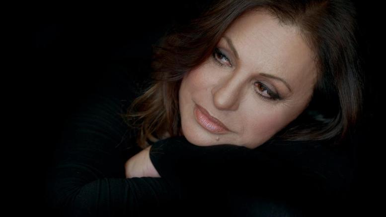 Χάρις Αλεξίου : Όλα σε θυμίζουν…