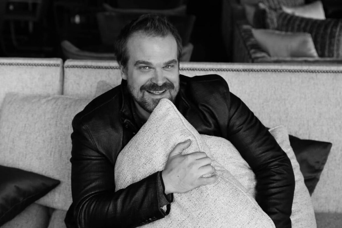 David Harbour: Από σερίφης στο Stranger Things… κόκκινος δαίμονας στο Hellboy
