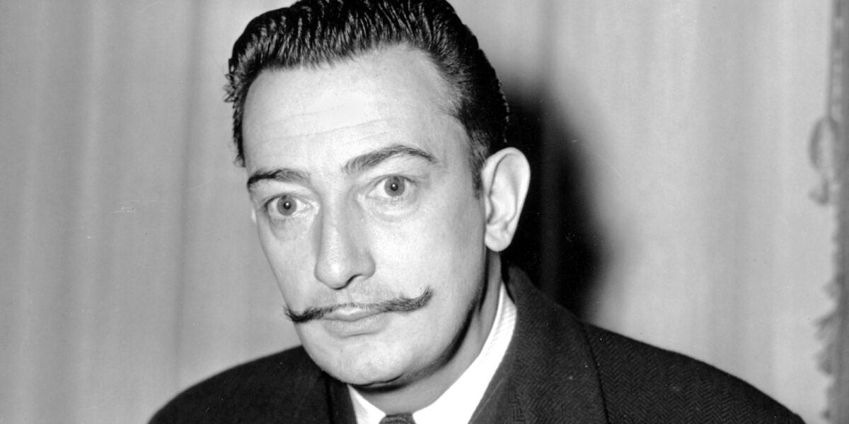 Salvador Dali:Η τέλεια γυναίκα είναι αλαζονική αλλά όχι υπερβολικά ωραία. Πρέπει να είναι σκλάβα των ρούχων της και των κοσμημάτων της.
