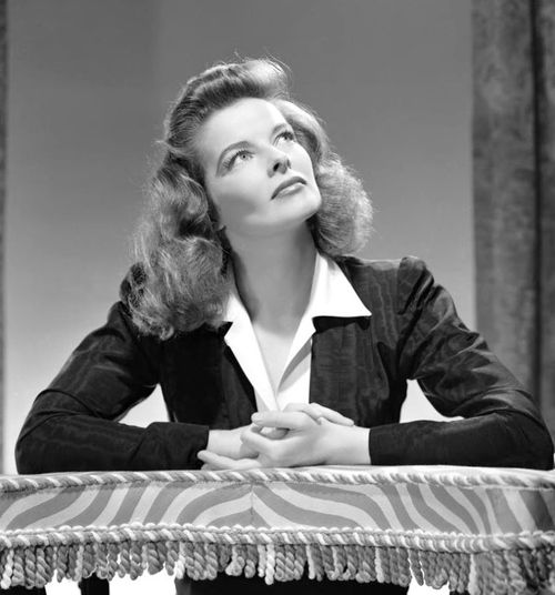 Κάθριν Χέπμπορν:  Η εκδίκηση μπορεί να είναι μία μικρή, διακριτική χειρονομία, σερβιρισμένη με ένα χαμόγελο.