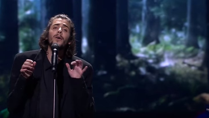Eurovision 2017: Ποιος είναι ο τραγουδιστής της Πορτογαλίας που πήρε την πρώτη θέση (βίντεο)