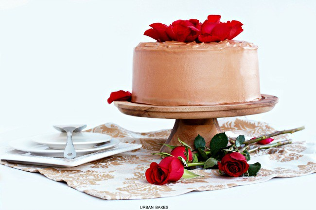 Για τις μανούλες που γιορτάζουν σήμερα, η πιο γλυκιά συνταγή για κέικ με γεύση τριαντάφυλλο