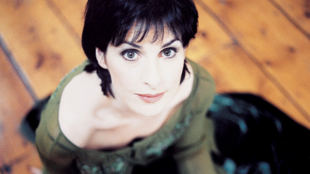 Enya: Ποιος μπορεί να πει πού ο δρόμος πάει, πού η μέρα κυλάει; Μόνο ο χρόνος