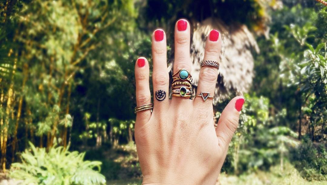 15 τατουάζ για να διαλέξεις το επόμενο δαχτυλίδι που θα κοσμεί το δάχτυλό σου