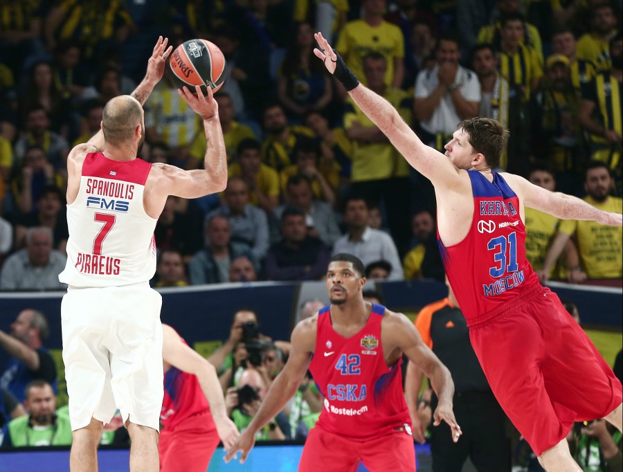 Οι ξέφρενες περιγραφές των ξένων στο τρίποντο του Σπανούλη