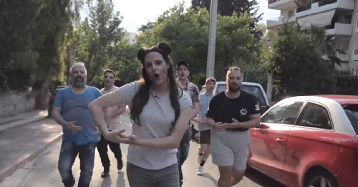 Ο Δημήτρης Μακαλιάς είναι η «Μάντισσα»