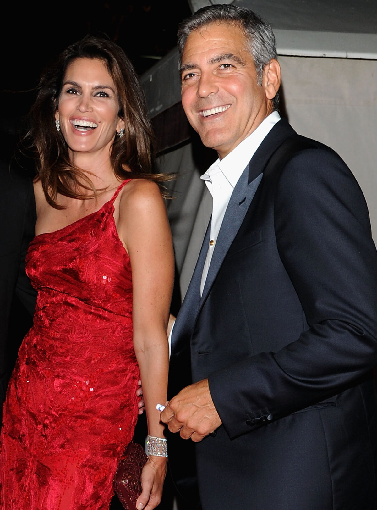 Cindy Crawford | Aποκαλύπτει τί συνέβη ανάμεσα σε εκείνη & τον γοητευτικό George Clooney…